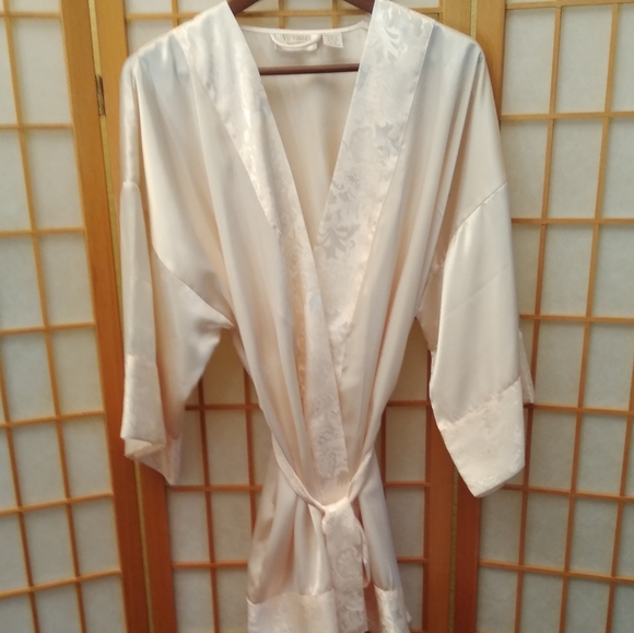Victoria Secret 2pc-Robe & Baby Doll - Picture 2 of 11